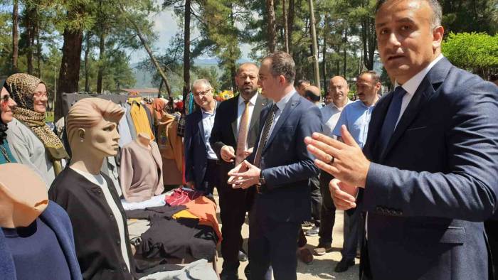 Orhaneli’nde Şölen Havasında Yılsonu Sergisi