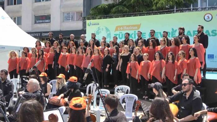 135 Müzik Öğretmeninden Meydanda Unutulmaz Konser