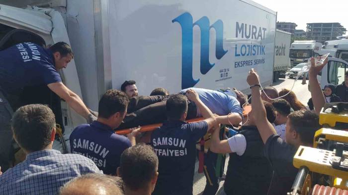 Samsun’da Kamyon Tıra Çarptı: 1 Yaralı