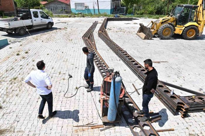 Projeleri Yerinde İnceledi