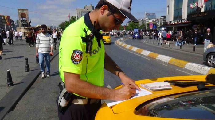 Hakkında Arama Kararı Olan Taksici Denetimde Polise Yakalandı
