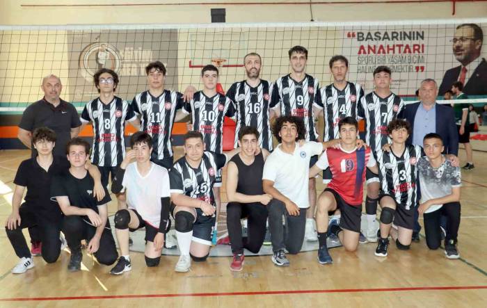 Zonguldak Voleybol Kulübü Milli Voleybolcu Kadir Cin’i Ağırladı