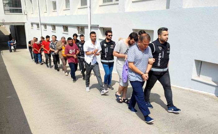Aralarında Eczacı Kalfaları Da Var: Uyuşturucu Etkili İlaçları Satan 7 Şüpheli Tutuklandı