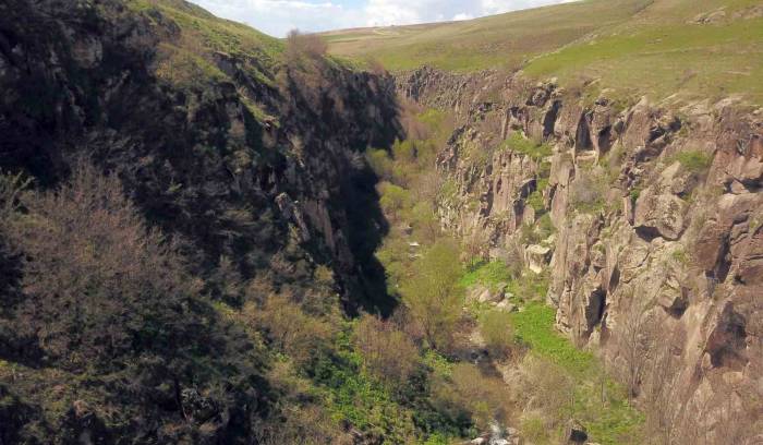 Doğa Harikası Uludere Kanyonu Keşfedilmeyi Bekliyor