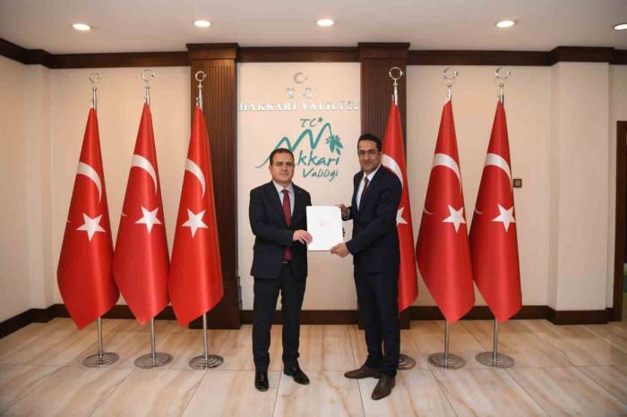 Kültür Ve Turizm" İsimli Kitap Vali Akbıyık’a Takdim Edildi