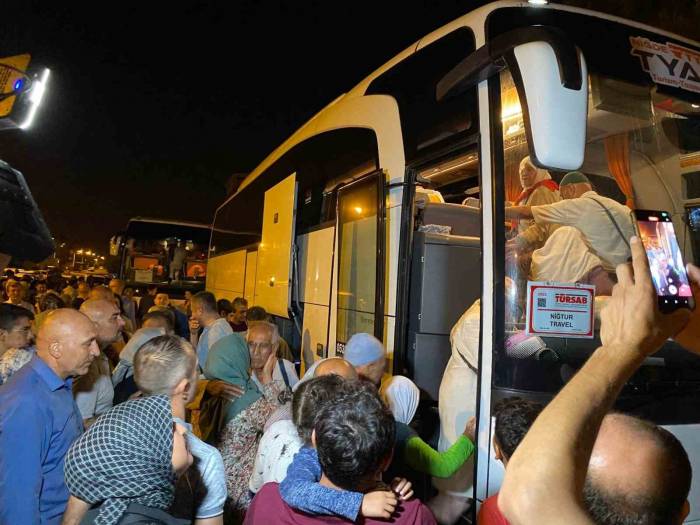 Deprem Bölgesi Osmaniye’de Hac Kafilesi Dualarla Uğurlandı