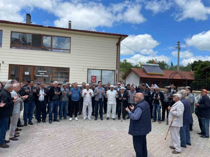 Dumlupınar’da 9 Hacı Adayı Dualarla Kutsal Topraklara Uğurlandı