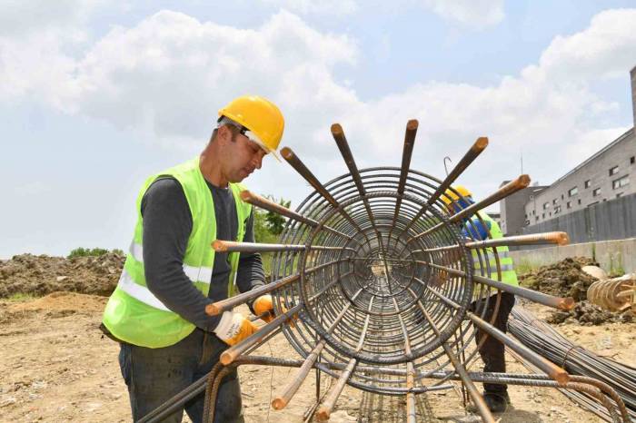 Esenyurt’ta 1 Milyar 52 Milyon Liraya Mal Olacak Kampüs Lise’nin Yapımına Başlanıldı