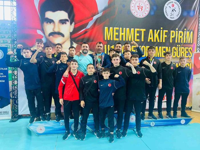 Manisa Güreş Eğitim Merkezi, Rize’de Türkiye Şampiyonu Oldu