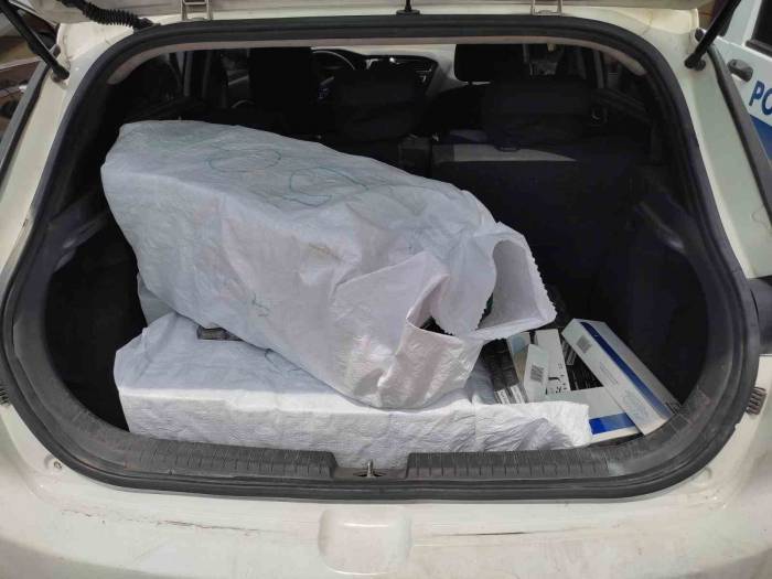 Otomobildeki Çuvaldan Bin 500 Paket Kaçak Sigara Çıktı