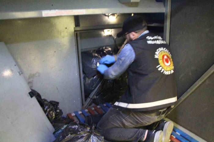Sırbistan’dan Ülkeye Giriş Yapan Yolcu Otobüsünde 1 Milyon Liralık Yakalama