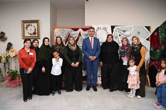 Mamak’ta El Emeği Eserler Görücüye Çıktı