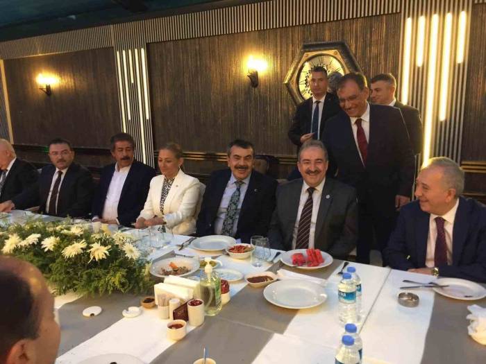 Dadaşlar Ankara’da Yemekte Bir Araya Geldi