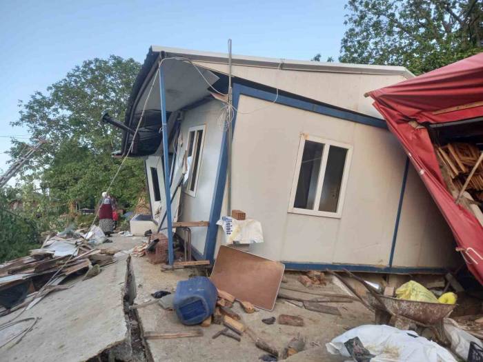 Sinop’ta Heyelan Sonrası Evde Büyük Çapta Maddi Hasar Oluştu