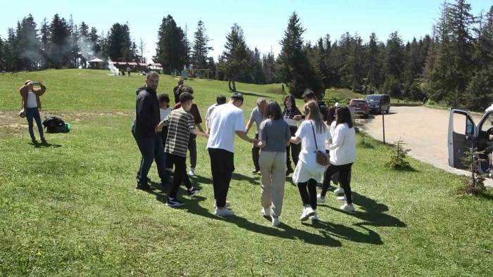 Güneşli Havayı Fırsat Bilip Yaylaları Şenlendirdiler