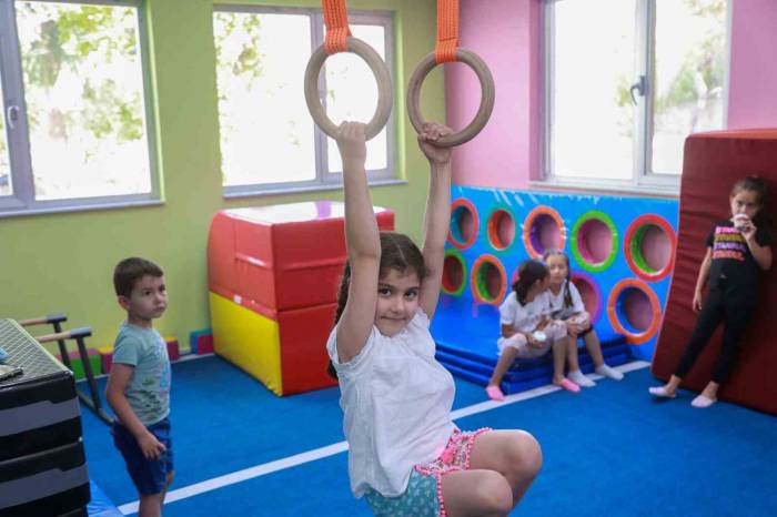 Uşak Belediyesi Çocukların Tatiline Değer Katıyor