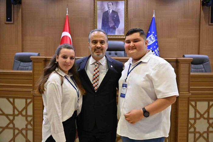 Yerel Ve Ulusal Sorunlara Genç Bakış