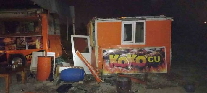 Yolcu Otobüsü İle Otomobil Çarpıştı: 2 Ölü, 2 Yaralı