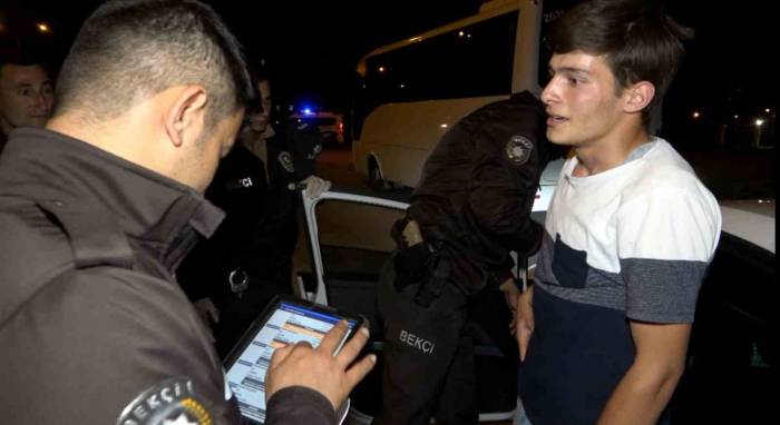 Annesi Doğum Yapacak Sürücünün Heyecanı Polisleri Korkuttu