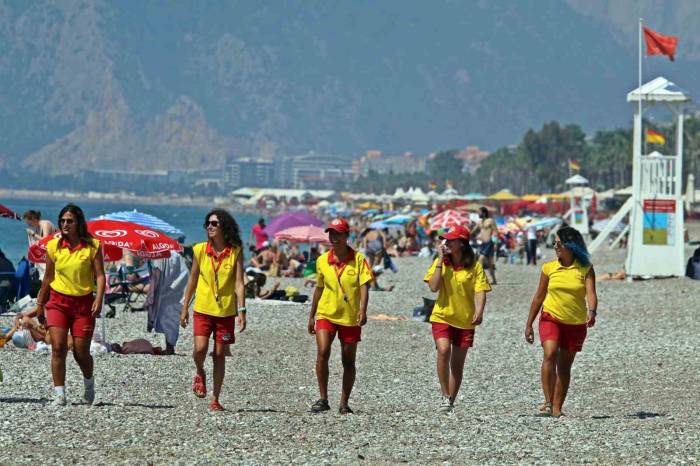 Onları Gören Erkekler Boğulma Numarası Yapıyor