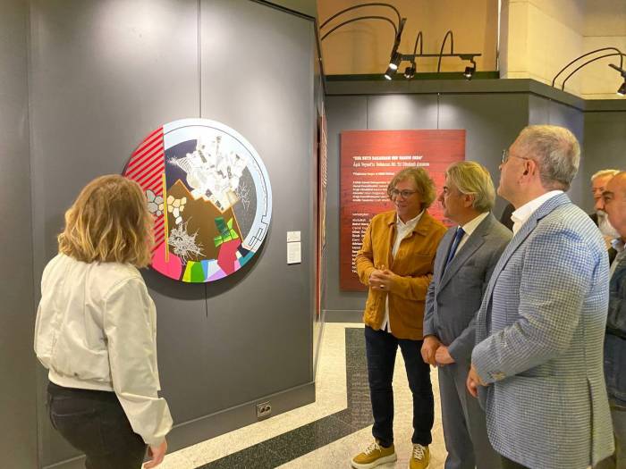 Aşık Veysel, Vefatının 50. Yılında Üsküdar’da Düzenlenen Sergiyle Anıldı