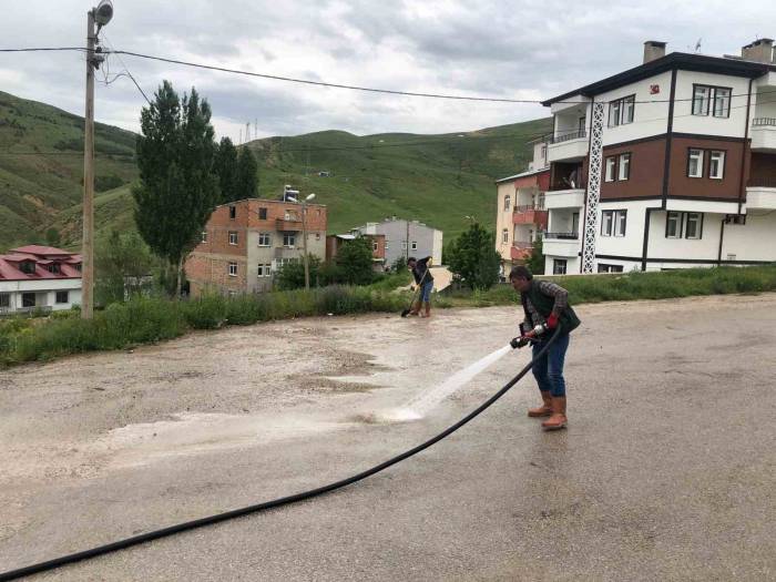 Bayburt Belediyesi’nden Cadde Ve Sokaklarda Hummalı Çalışma