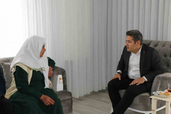 Kaymakam Özçelik, Şehit Ailesini Ziyaret Etti