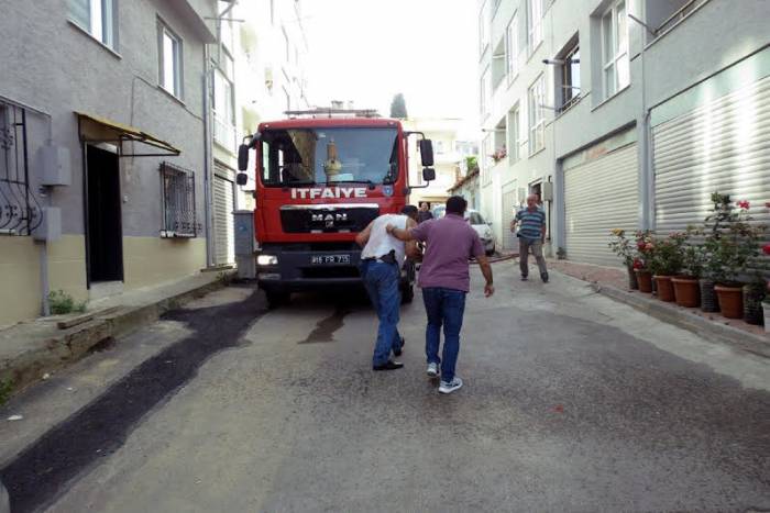 Bursa’da 5 Katlı Binanın Çatı Katı Alev Alev Yandı: 1 Yaralı
