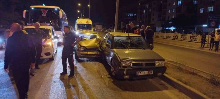 Ezine’de Zincirleme Trafik Kazası