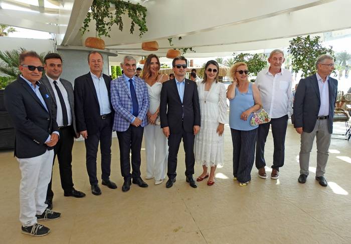 Çeşmeli Turizmciler "yaza Merhaba" Dedi