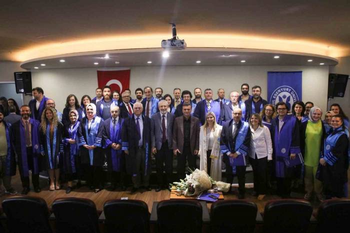 Akademiye Katkı Sağlayan Öğretim Üyeleri Ödüllendirildi