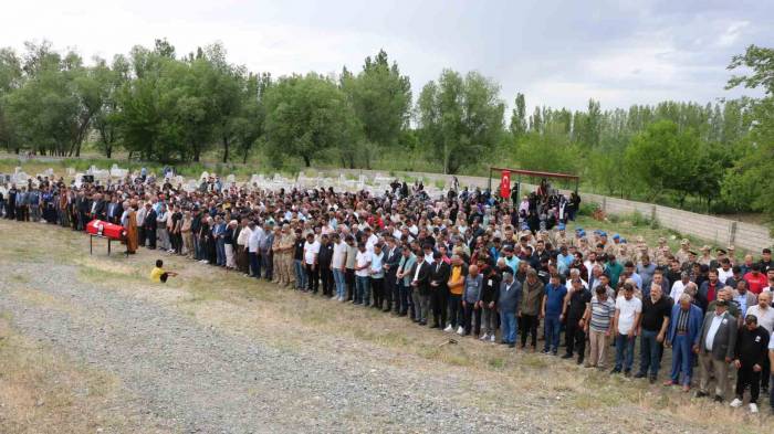 Karaciğer Hastalığına Yenik Düşen Uzman Çavuş Son Yolculuğuna Uğurlandı