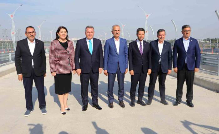 Bakan Uraloğlu, Adana 15 Temmuz Şehitler Köprüsü’nde İncelemelerde Bulundu