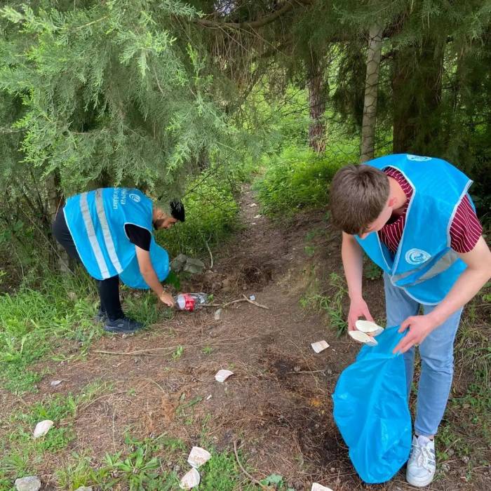 Yalova Ülkü Ocakları’ndan Çevre Temizlik Etkinliği