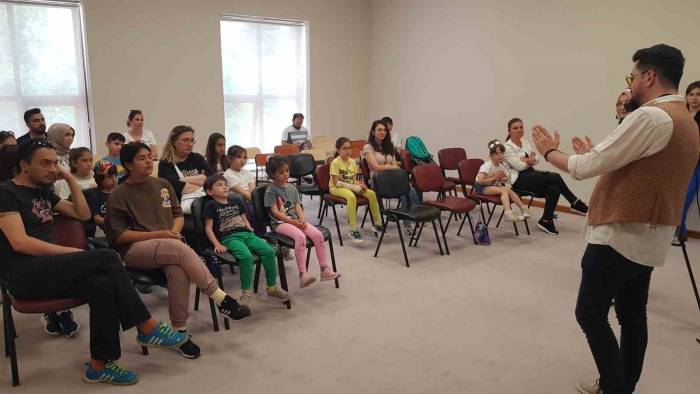 Çocuklar Belgesel Hakkında Bilgilendirildi