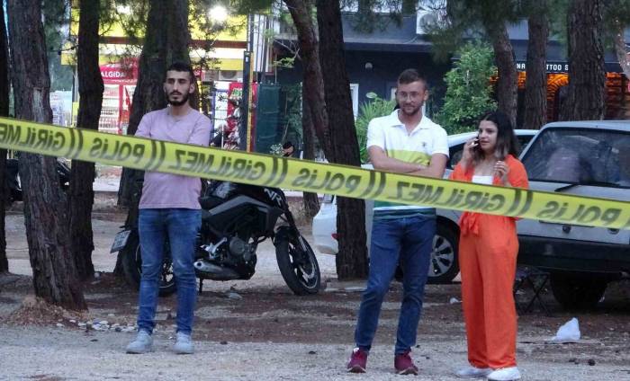 Park Halinde Otomobilde Cansız Bedeni Bulundu