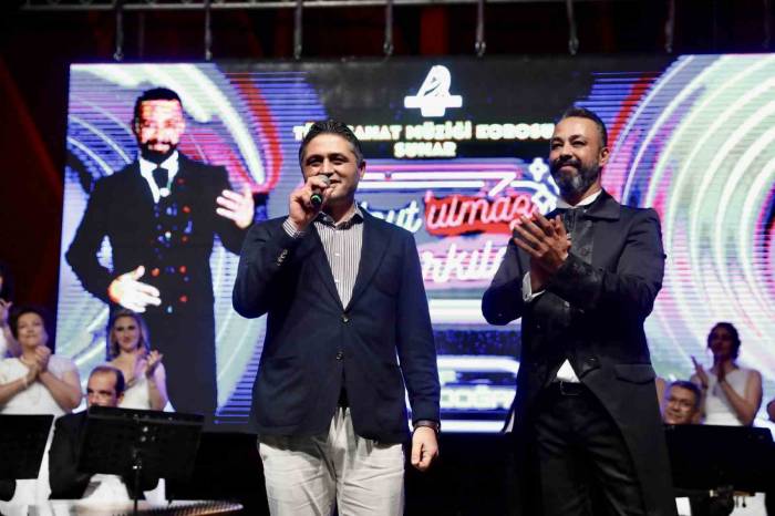 Aliağa Belediyesi Sanatevi Tsm Korosu’ndan ‘unutulmaz Şarkılar’