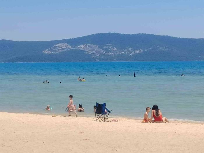 Hava Sıcaklığı 35 Dereceye Yükseldi, Didimliler Soluğu Sahilde Aldı