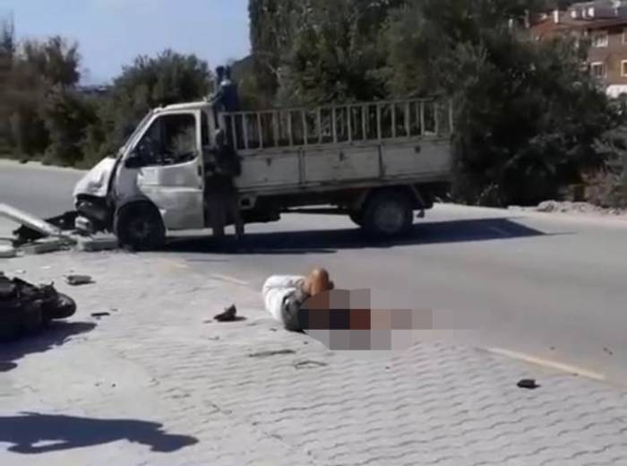 Kamyonet İle Motosiklet Çarpıştı: 1’i Ağır 2 Yaralı