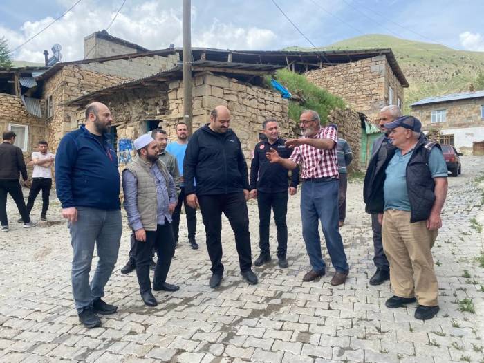 Aziziye Kaymakamı Ve Belediye Başkanı Depremin Merkez Üssüne Gitti