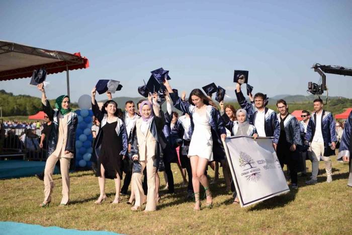 Barü’de Binlerce Öğrenci Mezun Olmanın Gururunu Yaşadı