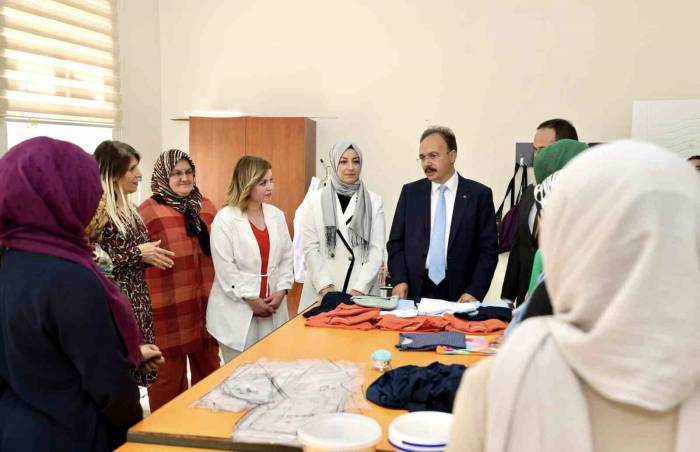 Vali Kızılkaya, Kursiyerler İle Bir Araya Geldi