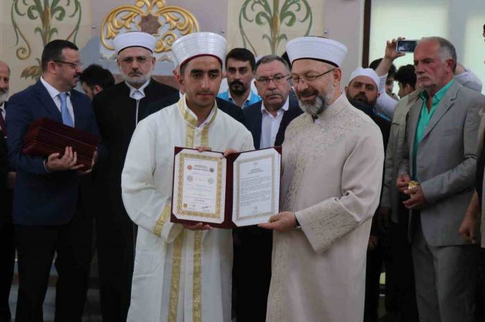 Diyanet İşleri Başkanı Erbaş, Sakarya’da 71 Hafıza İcazet Verdi