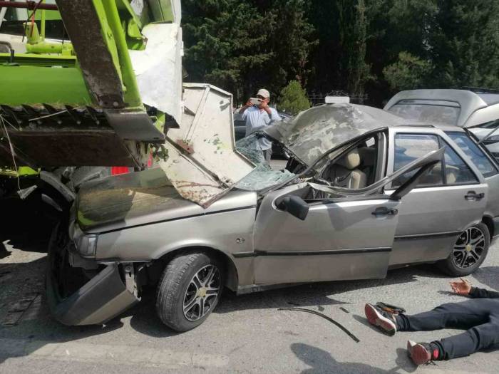 Edremit’te Otomobil Biçerdöverin Altına Girdi: 1 Yaralı