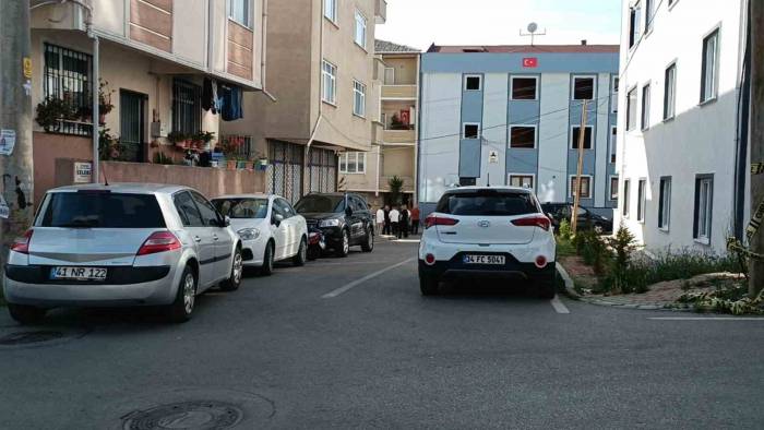 Camları Silerken 4. Kattan Düşen Kadın Hayatını Kaybetti