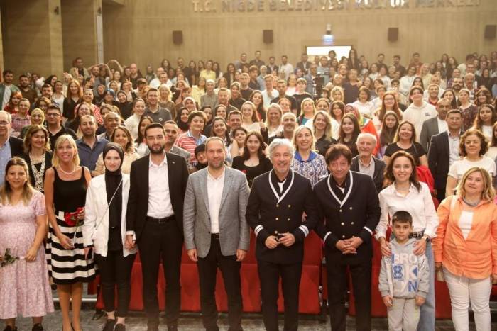 Niğde’de ’süt Kardeşler’ Tiyatro Oyunu Sahnelendi