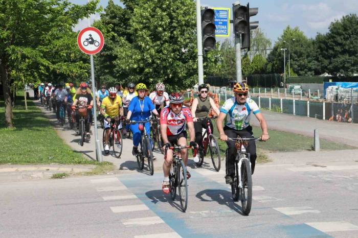 Çevre Temizliğine Bisiklet Turuyla Dikkat Çektiler
