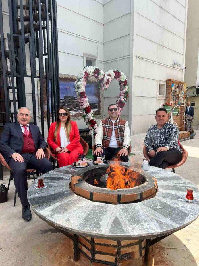 Ünlü Organizatör Kars’ta 140 Çeşit Yemeğin Yapıldığı Yemek Sergisine Katıldı