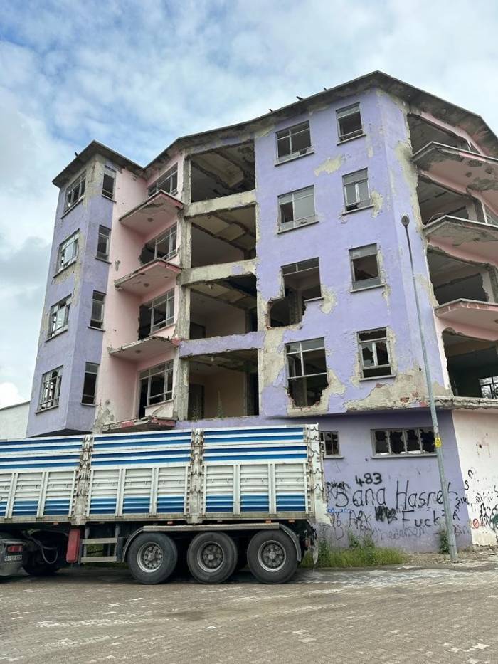 Banaz’ın Meşhur Perili Evi Yerle Bir Oldu