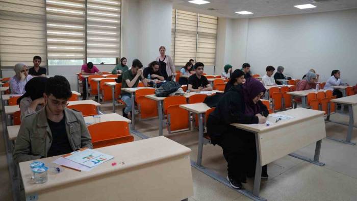 Gençler Yks Provasında Ter Döktü